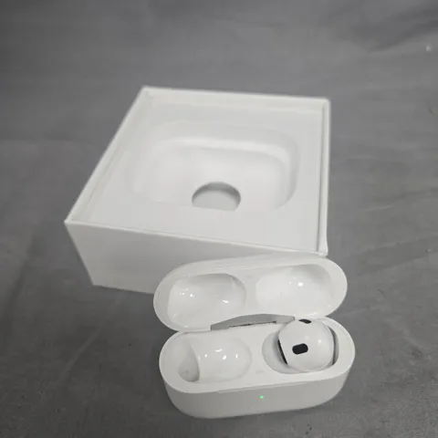 APPLE AIRPODS PRO (2ND GENERATION) WITH MAGSAFE CHARGING CASE 