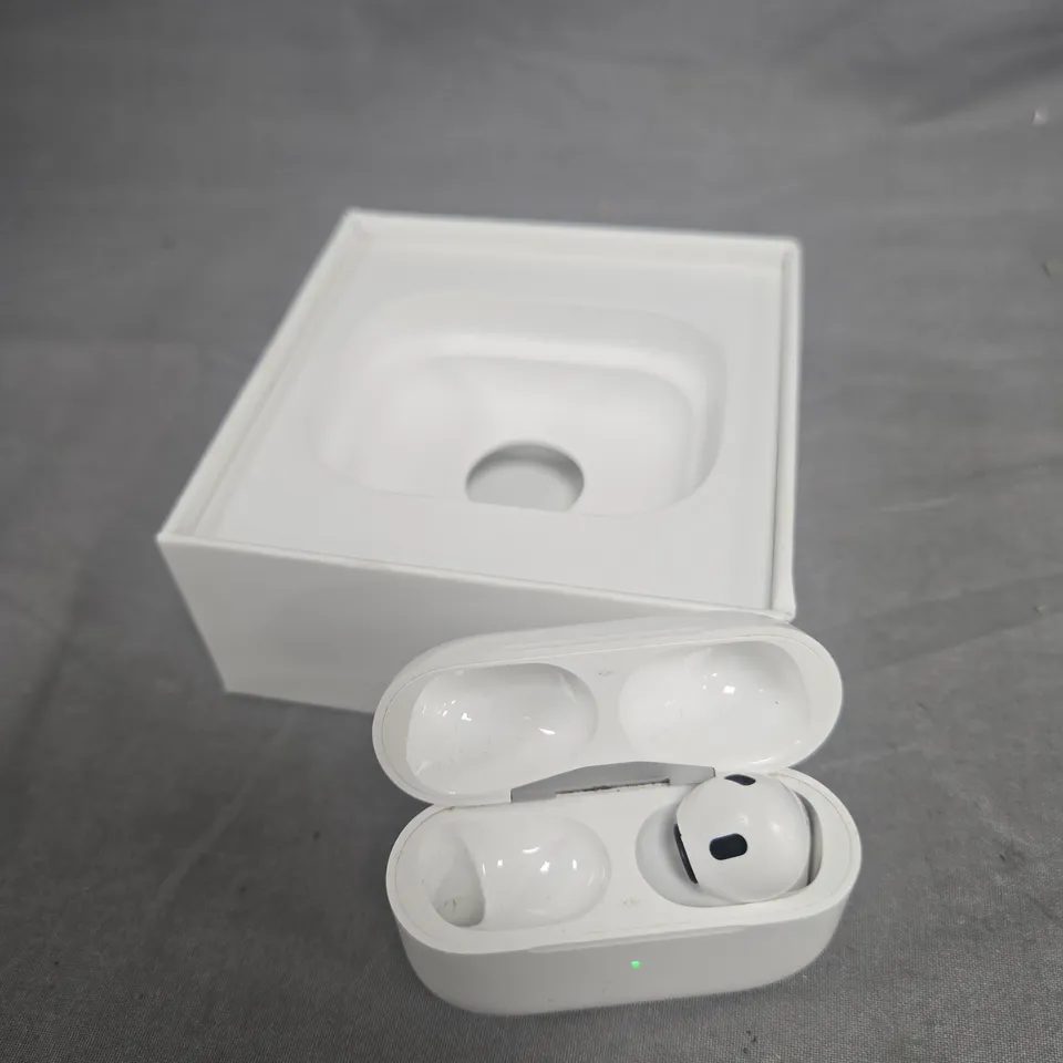APPLE AIRPODS PRO (2ND GENERATION) WITH MAGSAFE CHARGING CASE 