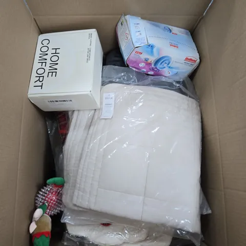 APPROXIMATELY 15 ASSORTED HOUSEHOLD PRODUCTS TO INCLUDE DOG TOYS, WASHING MACHINE TABLETS AND ORNEMENTS 