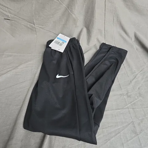 NIKE KIDS STANDARD FIT TRACK PANTS IN BLACK SIZE M