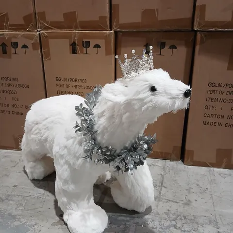 BOXED GISELA GRAHAM LONDON DECORATIVE WHITE POLAR BEAR PLUSH FIGURE WITH CROWN AND SILVER FOLIAGE GARLAND
