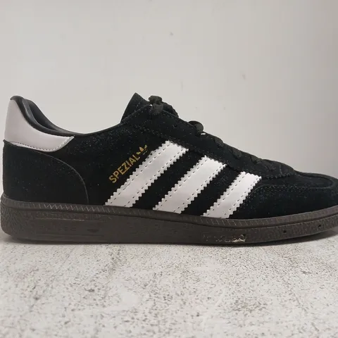 PAIR OF ADIDAS HANDBALL SPEZIAL TRAINERS IN BLACK/WHITE SIZE 3.5
