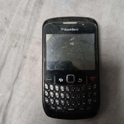 BLACKBERRY SMARTPHONE WITH QWERTY KEYBOARD – 