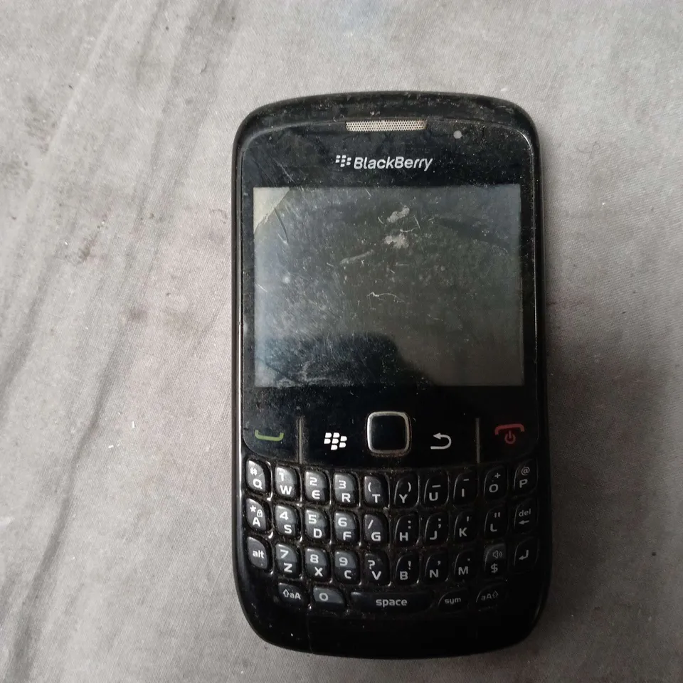 BLACKBERRY SMARTPHONE WITH QWERTY KEYBOARD –