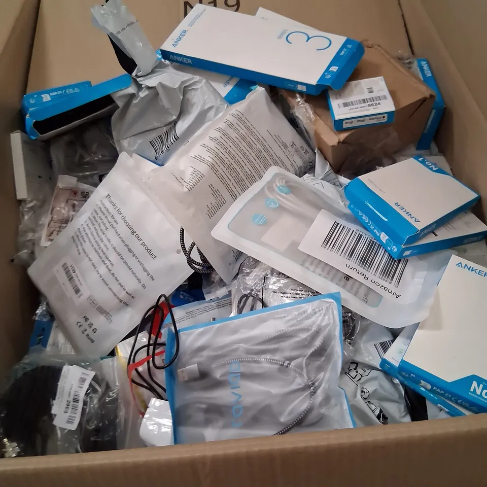 PALLET CONSISTING OF A LARGE QUANTITY OF ASSORTED ELECTRICAL ACCESSORIES TO INCLUDE; ANKER AND CLEEFUN