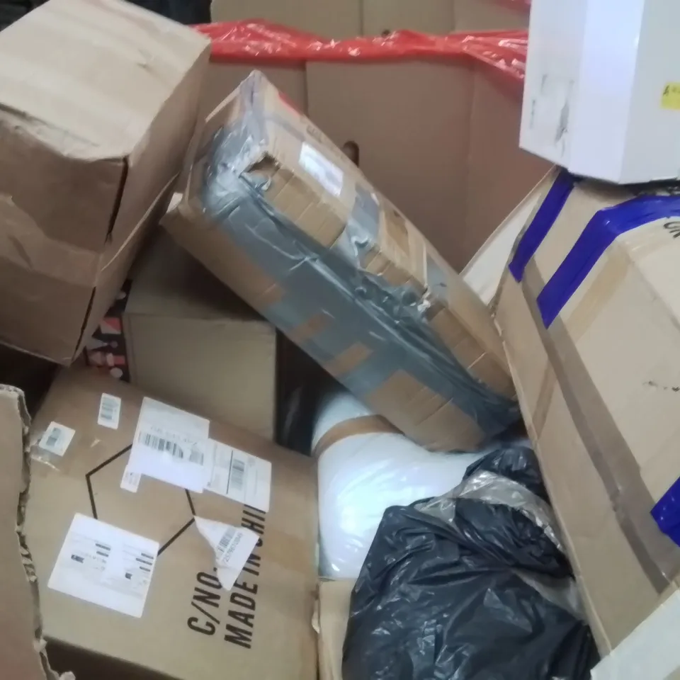 PALLET OF ASSORTED HOUSEHOLD GOODS AND PRODUCTS TO INCLUDE;CAT LITTER TRAY,UMBRELLA,TENNIS RACKET