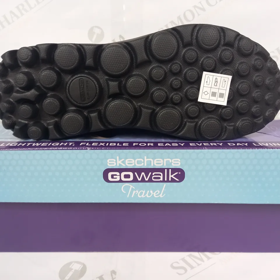 BOXED PAIR OF SKECHERS GO WALK SLIP-ON SHOES IN BLACK SIZE 5