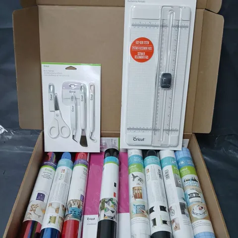 CRICUT CRAFTS SET