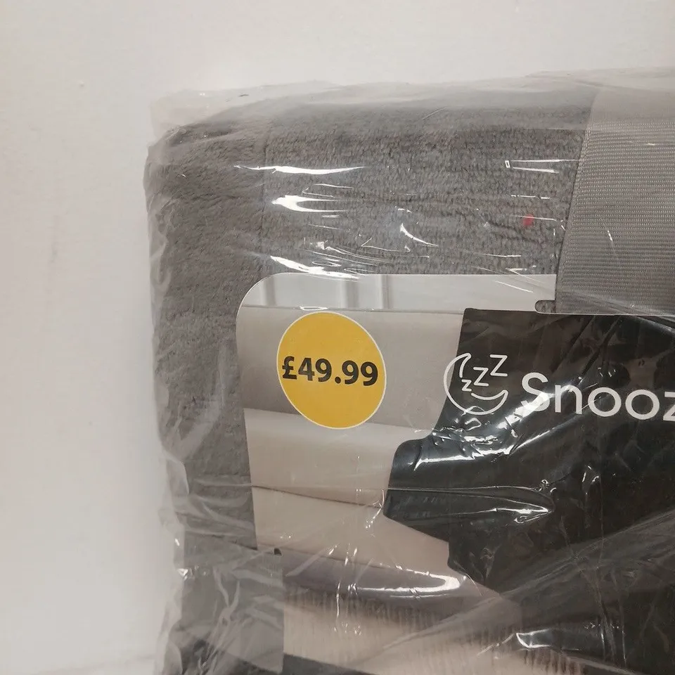 SNOOZEVILLE THROW – SOFT & COSY, GREY, 150 X 200 CM