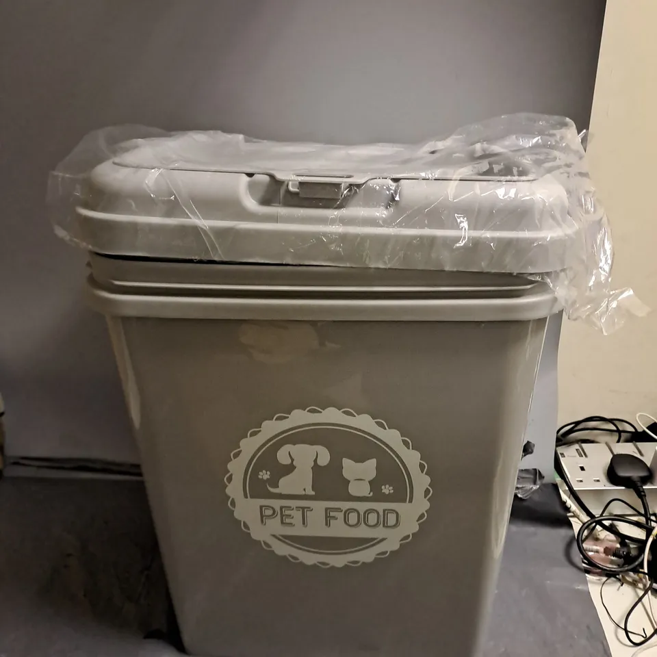 PET FOOD CONTAINER 