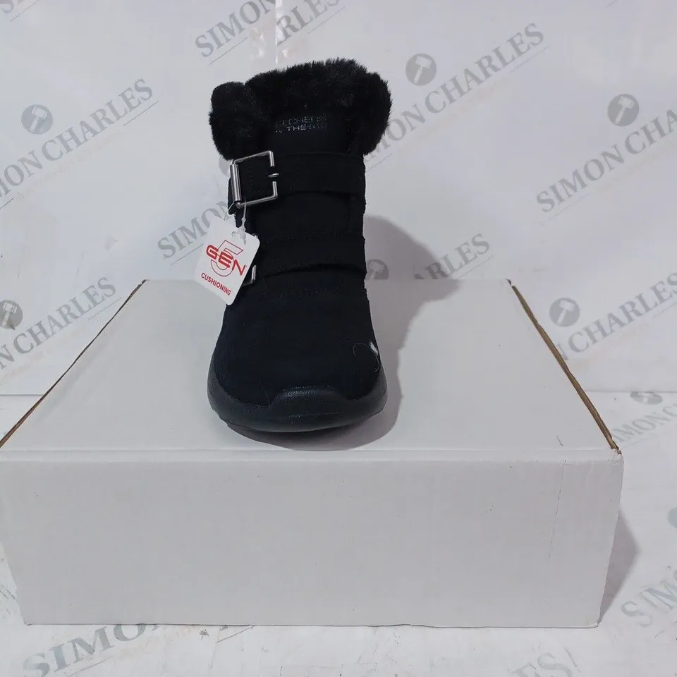 PAIR OF SKECHERS WINTER ON THE GO WINTER FLING BOOTS IN BLACK - UK SIZE 3.5
