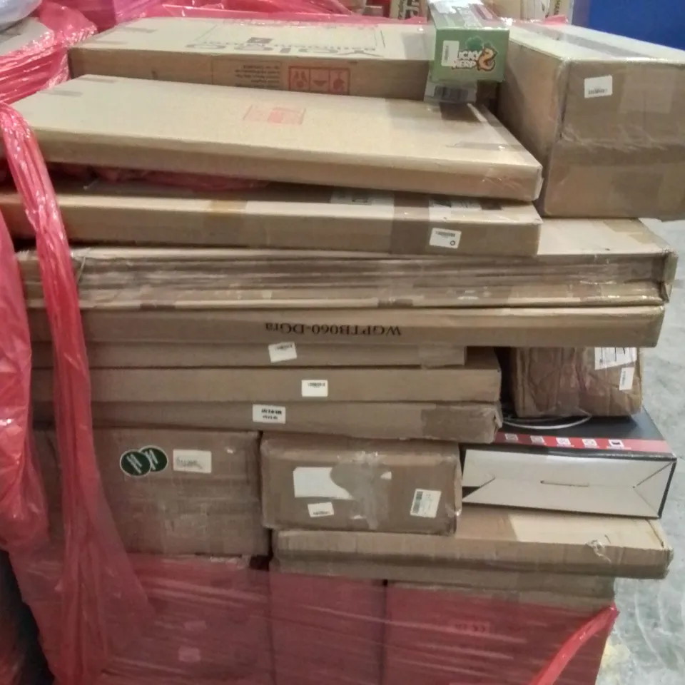 PALLET CONTAINING VARIOUS ASSORTED BOXED HOUSEHOLD ITEMS TO INCLUDE: BATHROOM MIRRORS,  FOLDING CHAIR, COOKWARE SET, AQUARIUM LIGHTS AND LOTS MORE UNMARKED BOXED ITEMS 