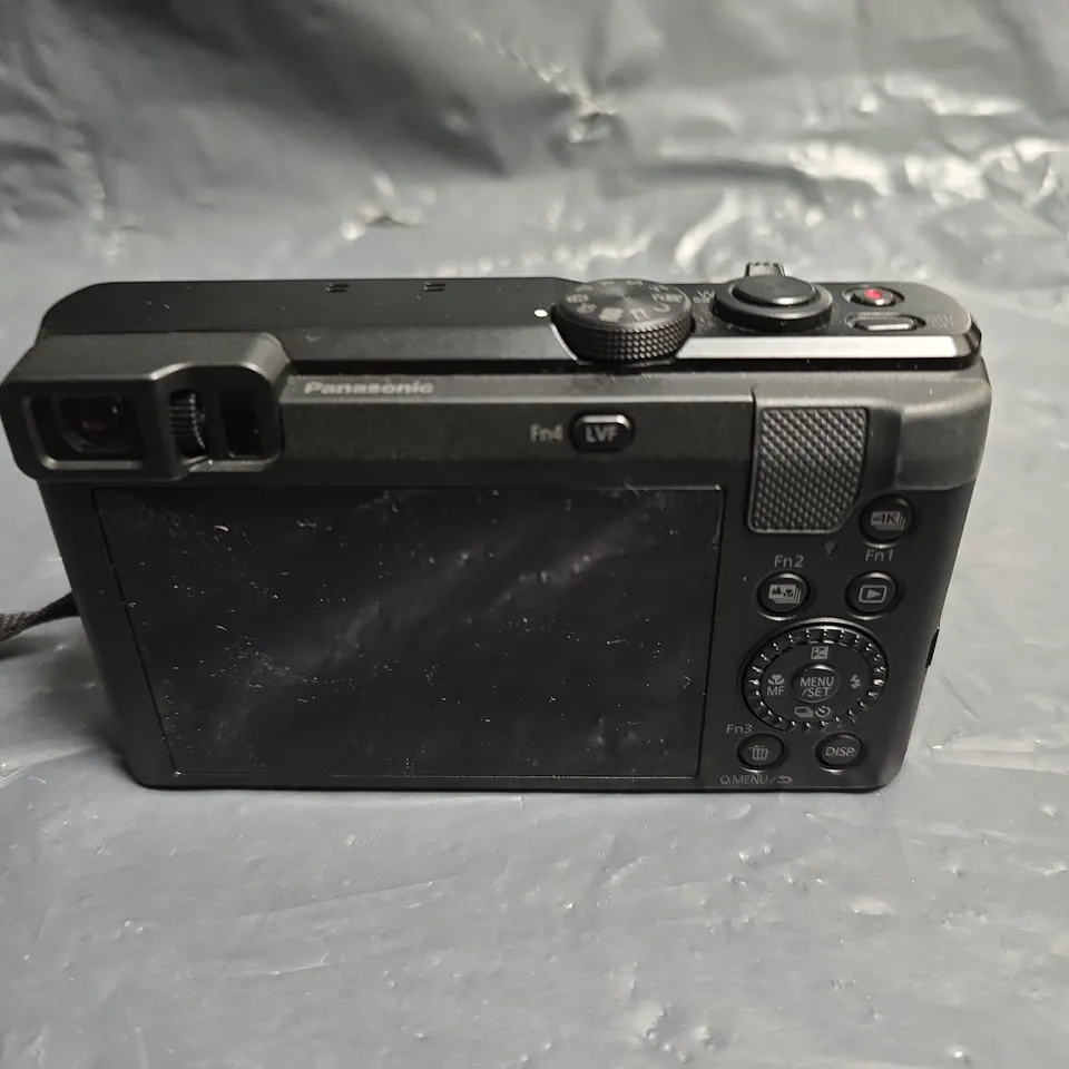 PANASONIC LUMIX COMPACT CAMERA WITH LEICA LENS – BLACK