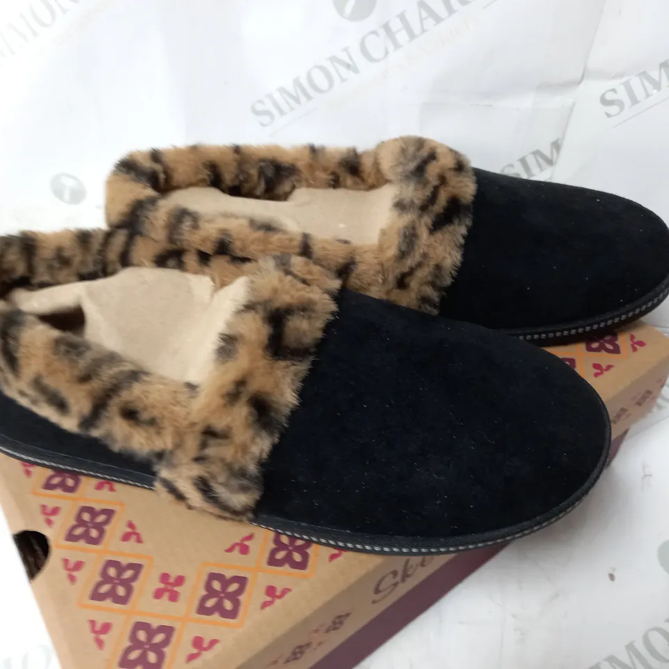 SKETCHERS FUR LEOPARD SLIPPERS SIZE 6.5