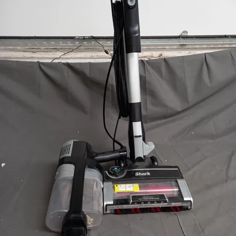 BOXED SHARK STRATOS ANTI HAIR WRAP PET PRO VACUUM CLEANER HZ3000UKT