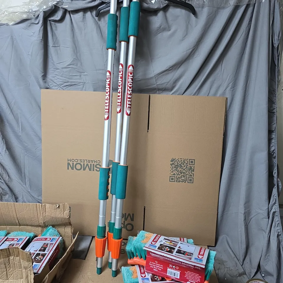 3X ROADSTER TELESCOPIC WATER FED CLEANING POLE AND 4X BRUSH HEADS