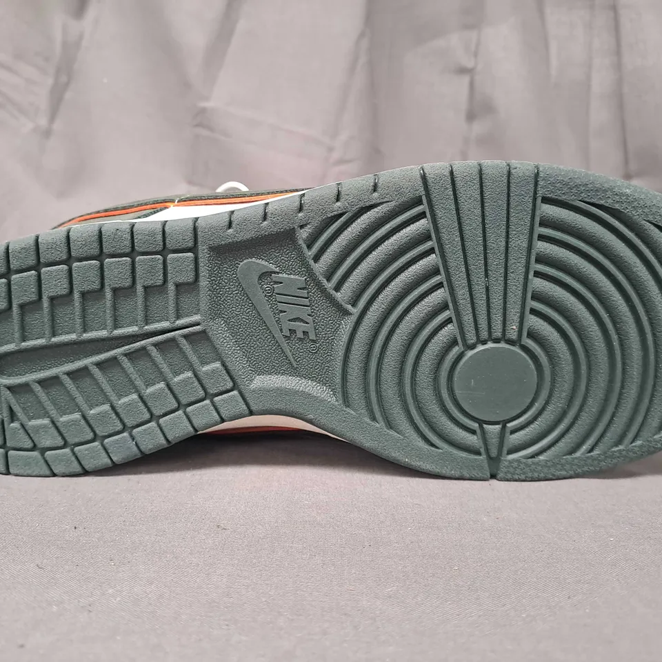 BOXED PAIR OF NIKE SHOES IN GREEN/GREY/ORANGE UK SIZE 7.5