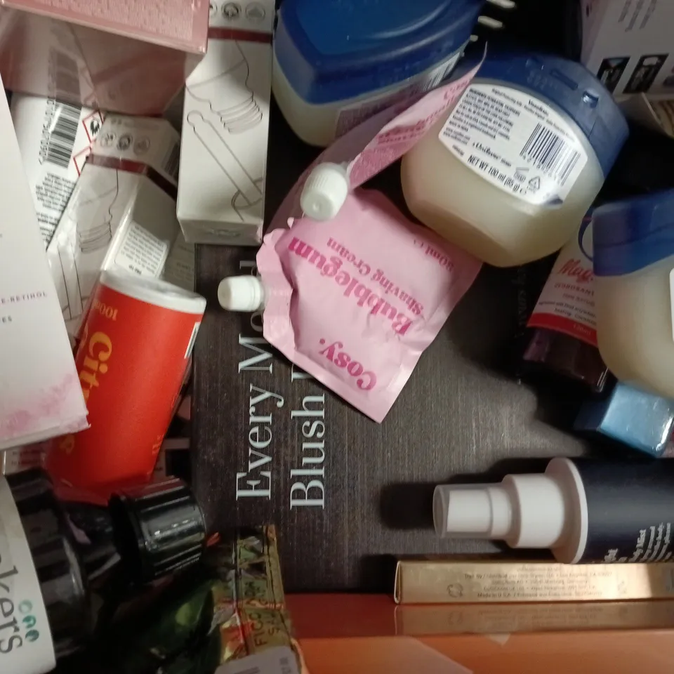 APPROXIMATELY 20 ASSORTED COSMETIC ITEMS TO INCLUDE VASELINE, COSY, ETC - COLLECTION ONLY