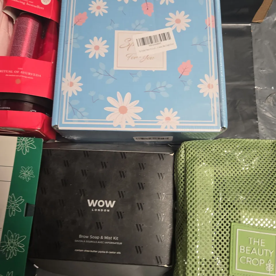 LOT OF 7 ASSORTED HEALTH AND BEAUTY ITEMS TO INCLUDE THE BEAUTY CROP, WOW LONDON AND THE BODY SHOP
