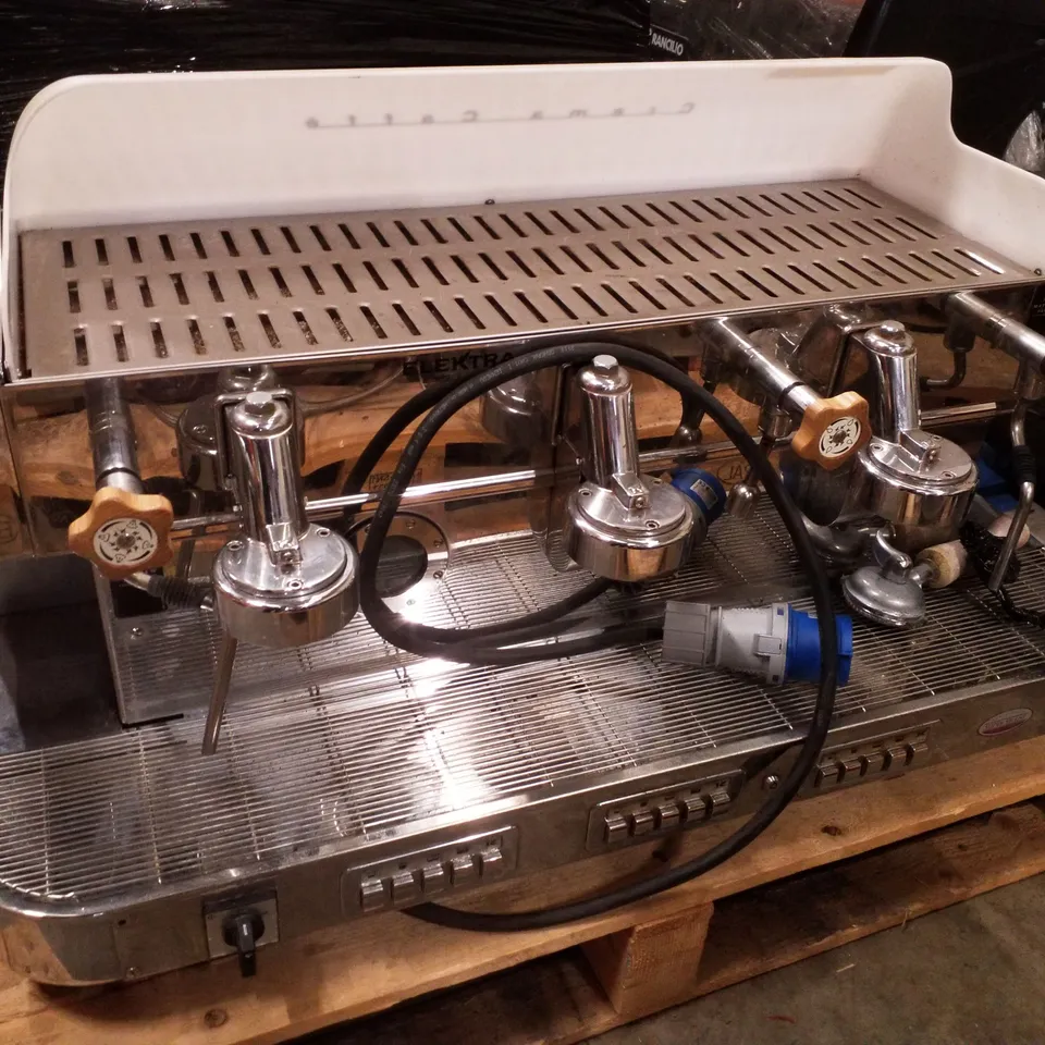 ELEKTRA BARLUME 3-GROUP COFFEE MACHINE