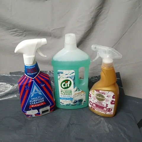 APPROXIMATELY 15 ASSORTED HOUSEHOLD ITEMS TO INCLUDE CIF, ASTONISH, FABRIC FRESHENER ETC