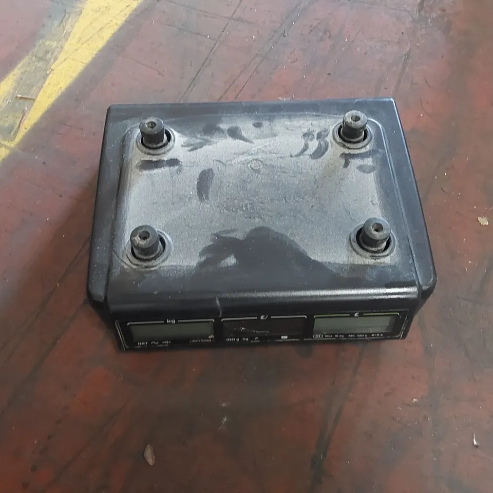 AVERY BERKEL DIGITAL SCALE