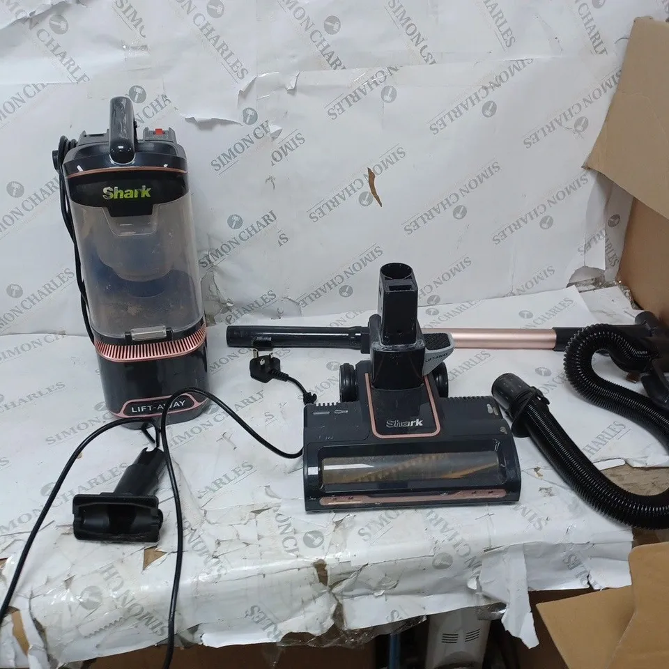 SHARK ANTI HAIR WRAP UPRIGHT PET-HAIR VACUUM