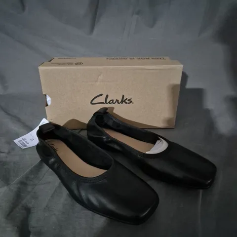 BOXED PAIR OF CLANKS BEREN BALLET BLACK UK 6