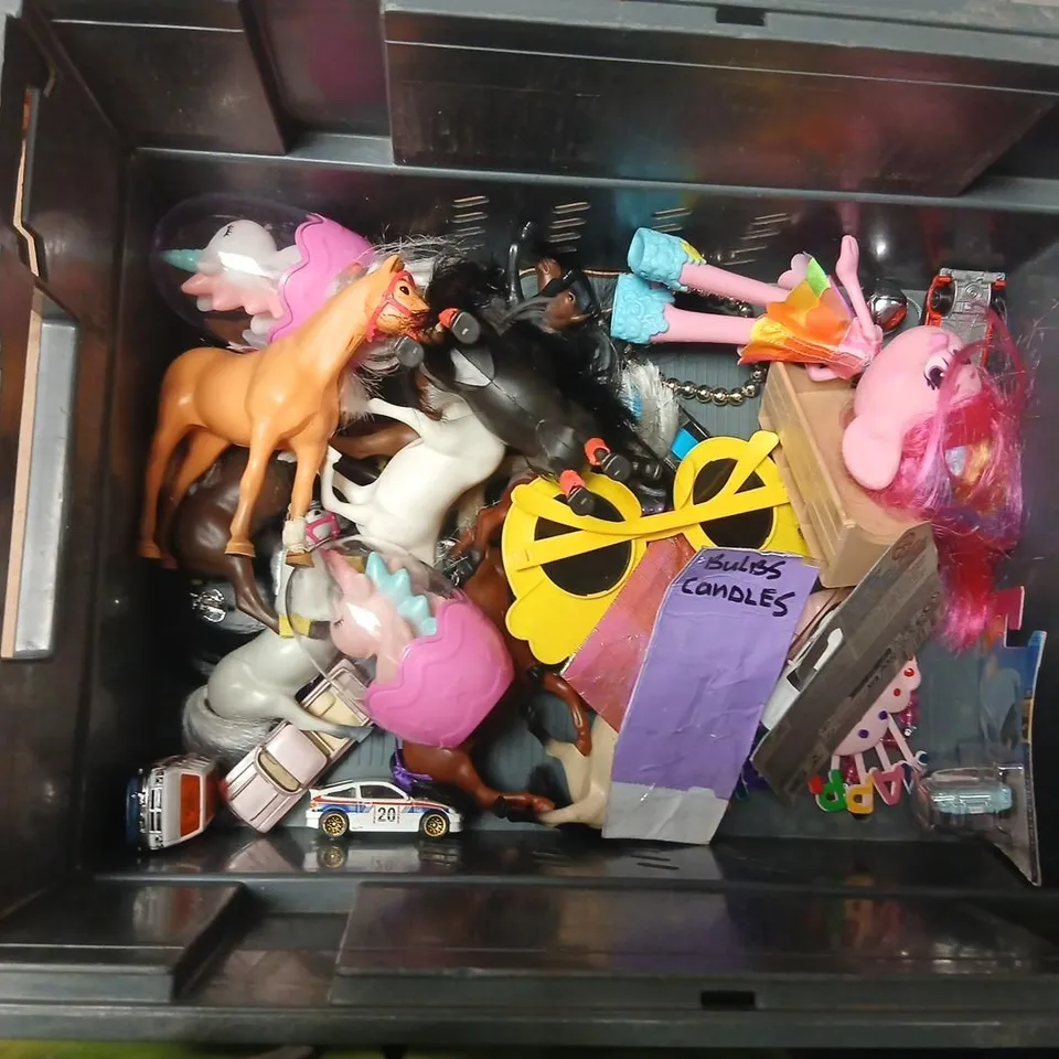 LARGE QUANTITY OF ASSORTED TOYS AND ACCESSORIES TO INCLUDE; HOTWHEELS CARS, MATCH BOX CARS, HORSE FIGURES