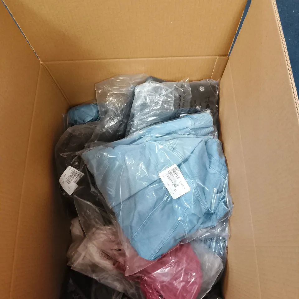 BOX OF APPROXIMATELY 30 ASSORTED CLOTHING ITEMS TO INCLUDE KIPLING, RUTH LANGSFORD, D & CO ETC