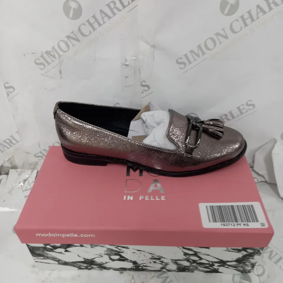 BOXED PAIR OF MODA IN PELLE FRIANI LOATHER SIZE 6 