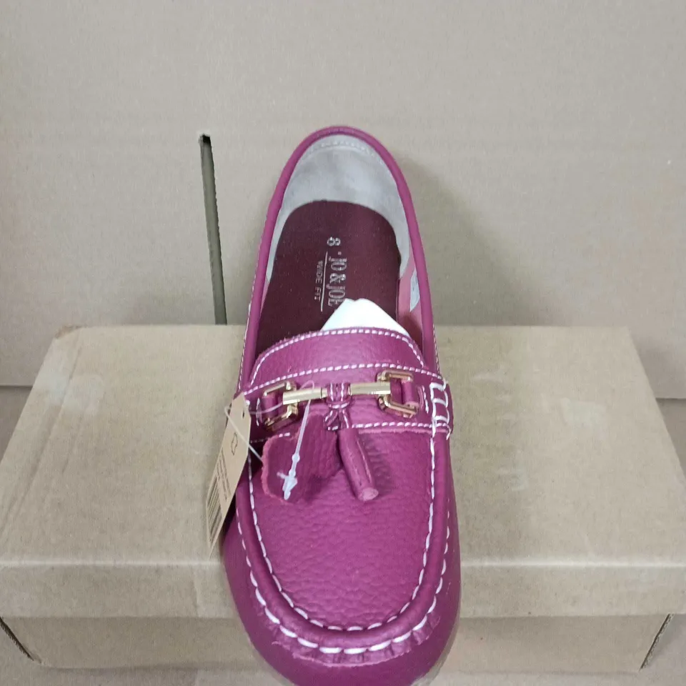 BOXED PAIR OF JO & JOE WOMEN'S PINK LEATHER MOCCASIN LOAFERS WITH TASSEL – UK SIZE 8