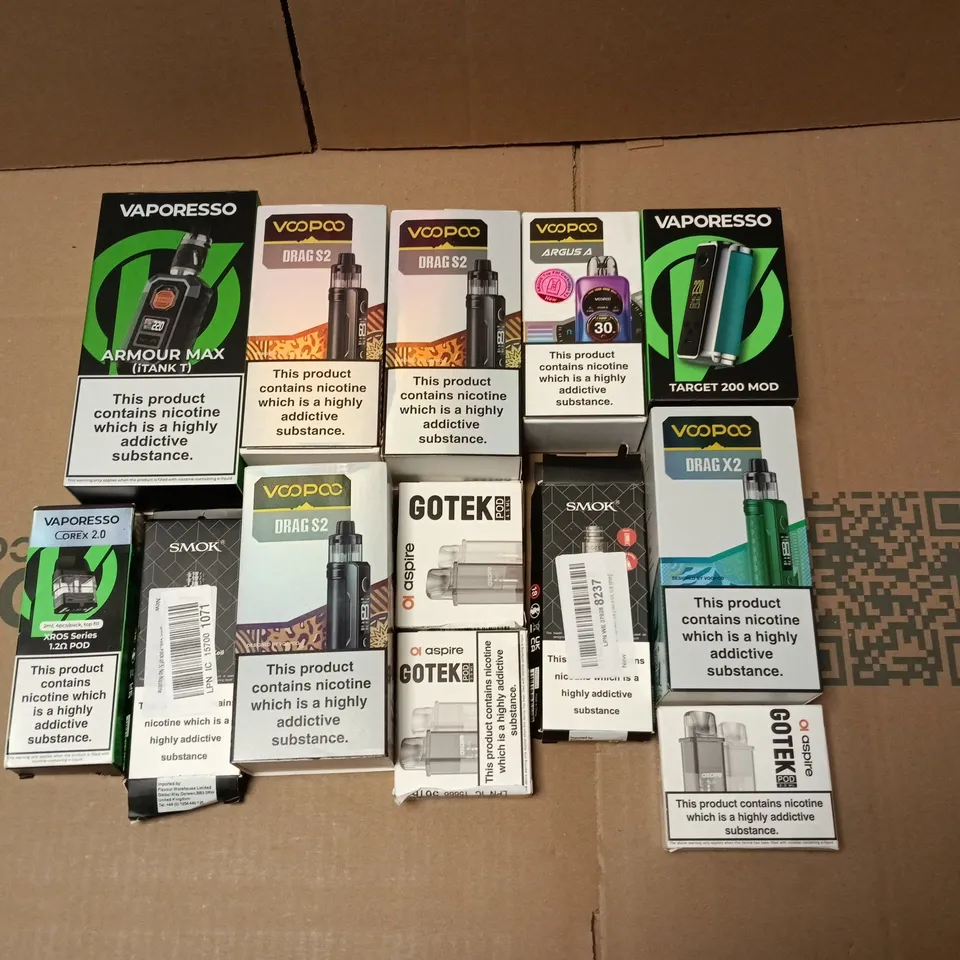 LOT OF APPROXIMATELY 30 ASSORTED VAPING ITEMS TO INCLUDE VAPORESSO, VOOPOO AND SMOK