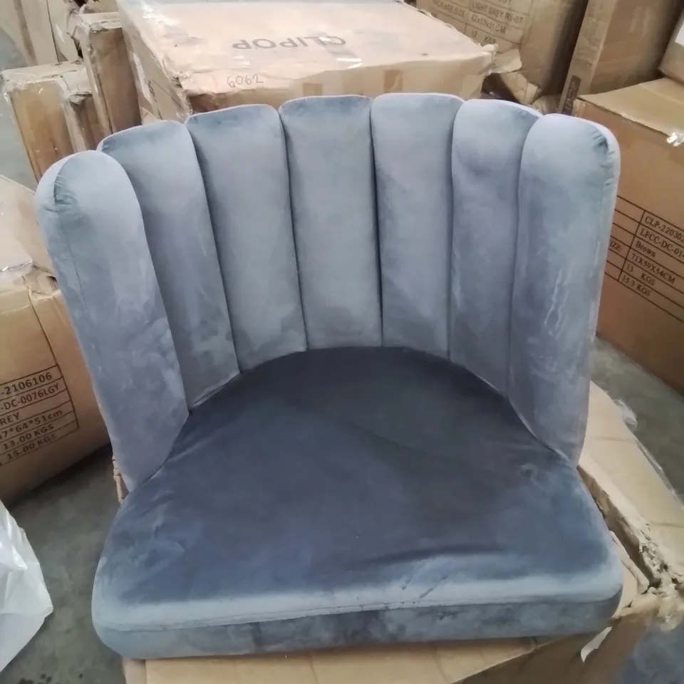 A BOXED VELVET UPHOLSTERED CRVED BACK SIDE CHAIR IN GREY