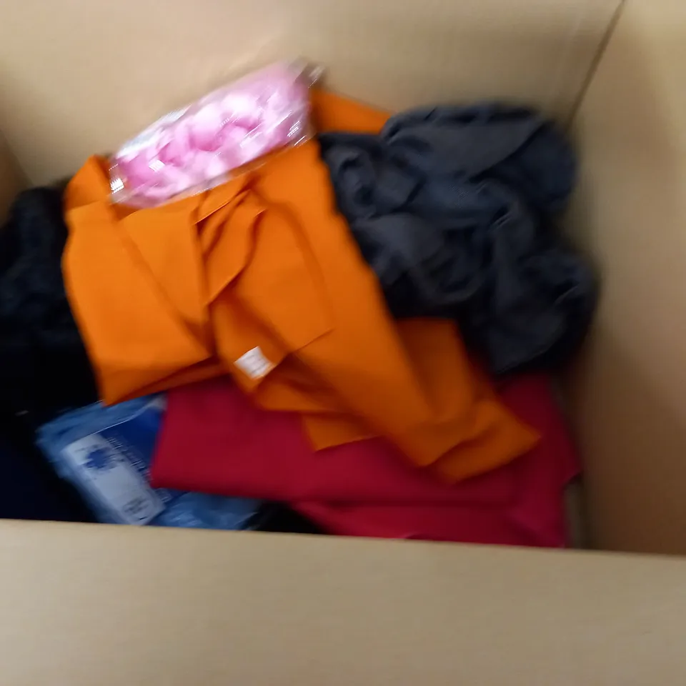 LOT OF ASSORTED HOME FABRIC ITEMS