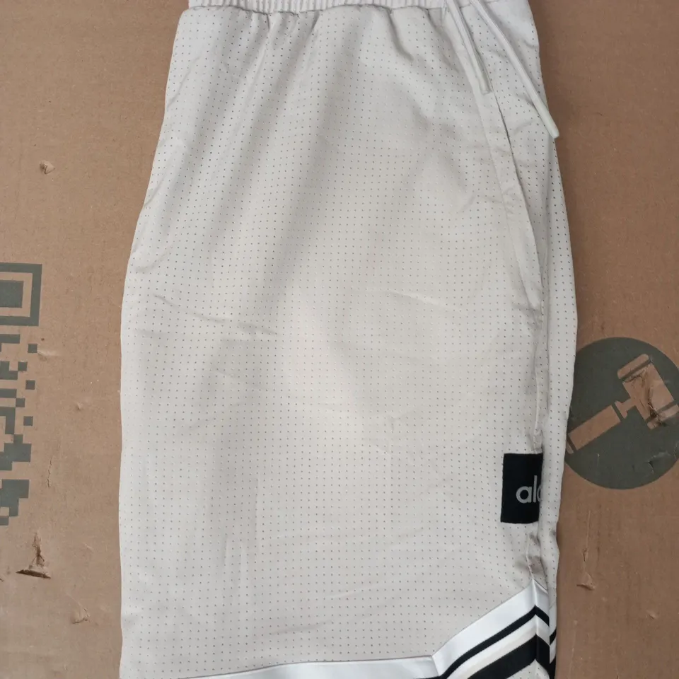 ALO SHORTS IN LIGHT BEIGE SIZE MEDIUM