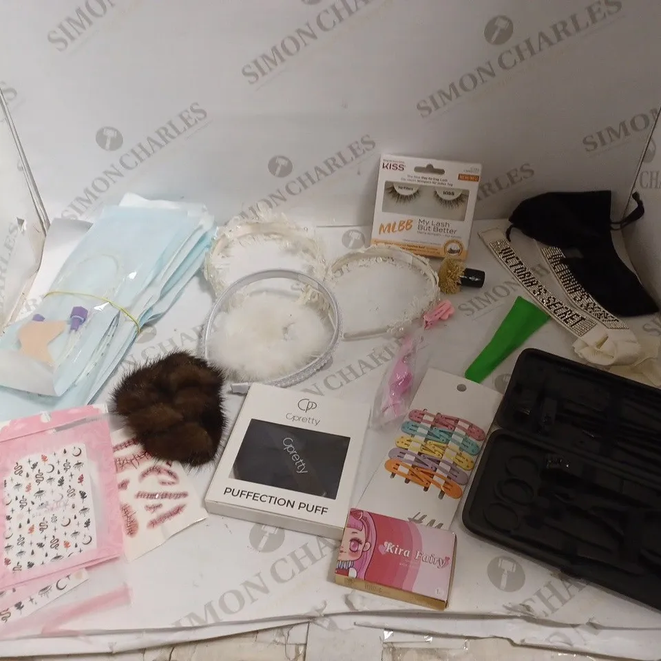 LOT OF APPROX 20 ASSORTED HEALTH AND BEAUTLY- VICTORIA SECRETS STRAPS, GROOMING KIT, FALSE LASHES