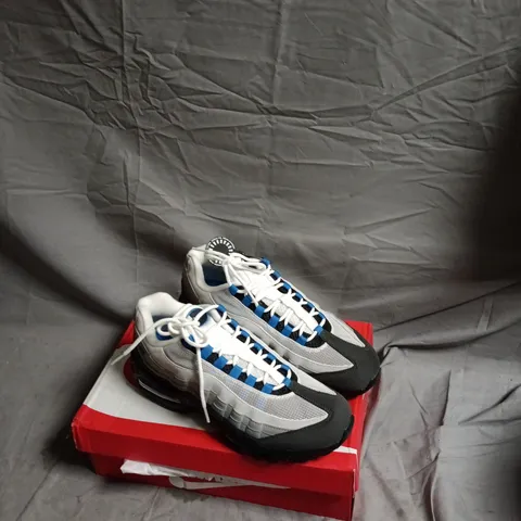 NIKE AIR MAX 95 OG SNEAKERS – WHITE, GREY & BLUE ACCENTS, UK 8.5 (US 9.5) – BOXED