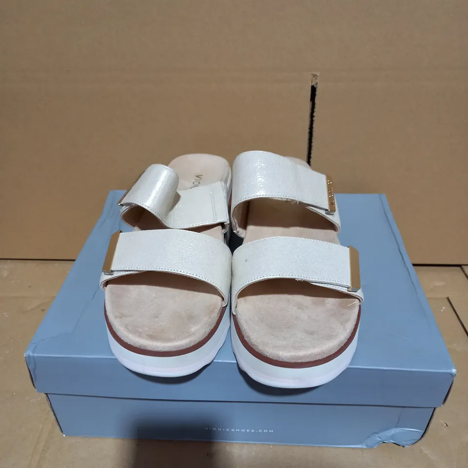 VIONIC PHONE BRNADI SANDAL CHAMPAGNE - SIZE 7 