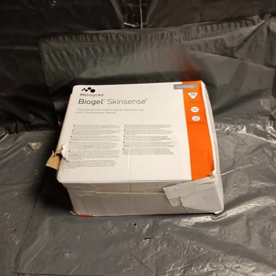 APPROXIMATELY 30 X MÖLNLYCKE BIOGEL SKINSENSE SURGICAL GLOVES – BOXED. SIZE 7 1/2