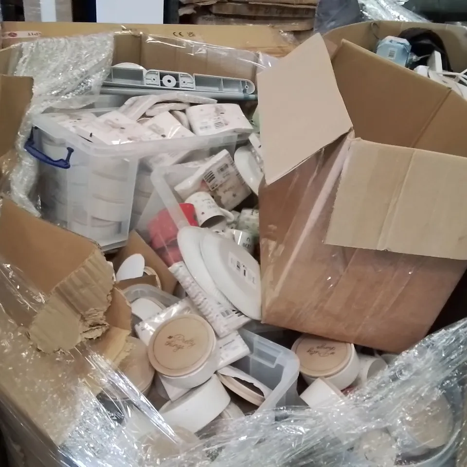 PALLET TO CONTAIN A LARGE QUANTITY OF HOUSEHOLD PRODUCTS TO INCLUDE;CUPS,STORAGE CONTAINERS,GLASSES