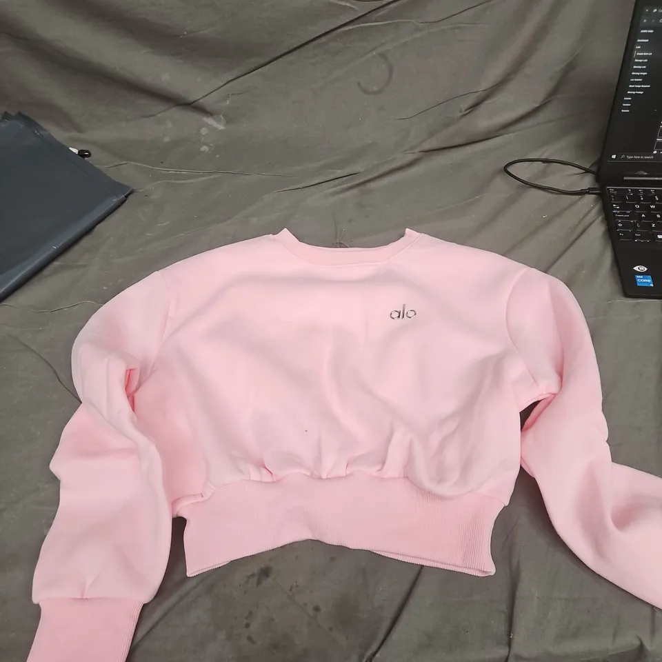 ALO YOGA PINK CROPPED HOODIE AND SHORTS – SIZE S (US/EU)