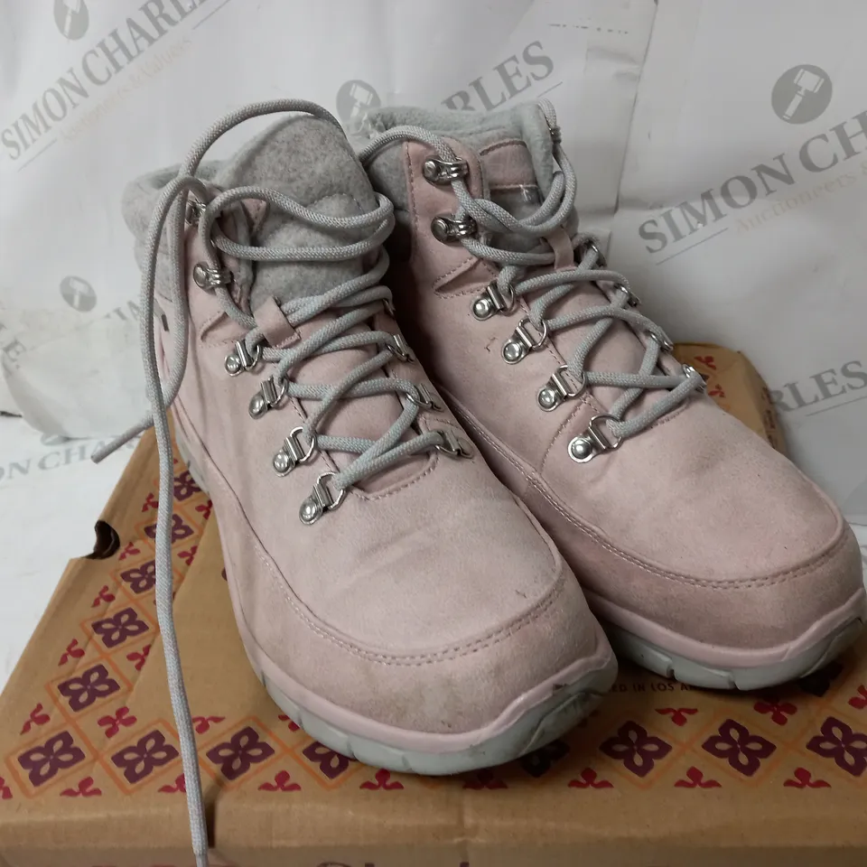 BOXED SKECHERS SYNERGY WARM TECH BOOTS, BLUSH - SIZE 7