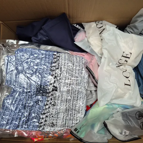 APPROXIMATELY 30 ASSORTED CLOTHING ITEMS IN VARIOUS SIZES, STYLES & COLOURS TO INCLUDE BRANDS SUCH AS LOUNGE, UNIQLO, GILBERT, ETC - COLLECTION ONLY