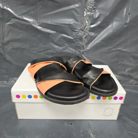 BOXED PAIR OF ADESSO OPEN TOES SANDALS IN BLACK SIZE 6