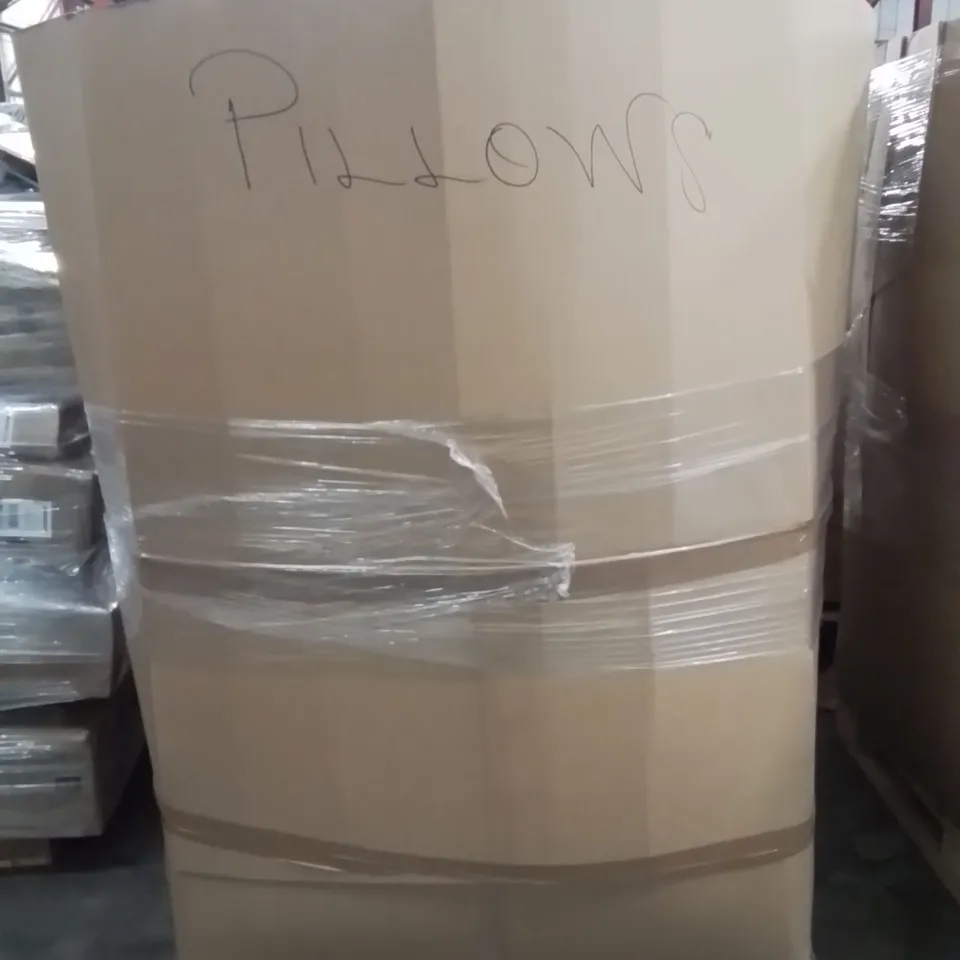 PALLET CONTAINING LARGE QUANTITY OF PILLOWS