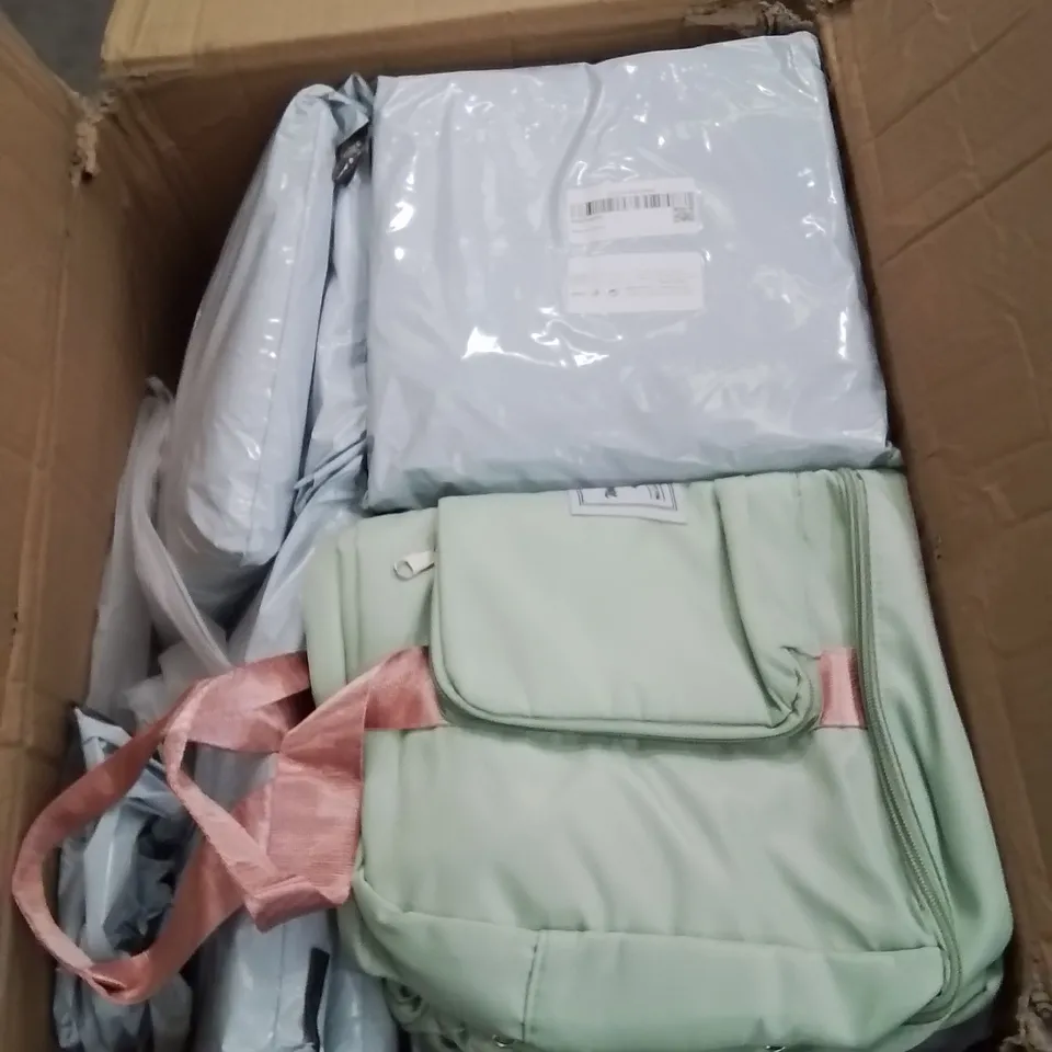 BOX CONTAINING LARGE AMOUNT OF TRAVEL BAGS