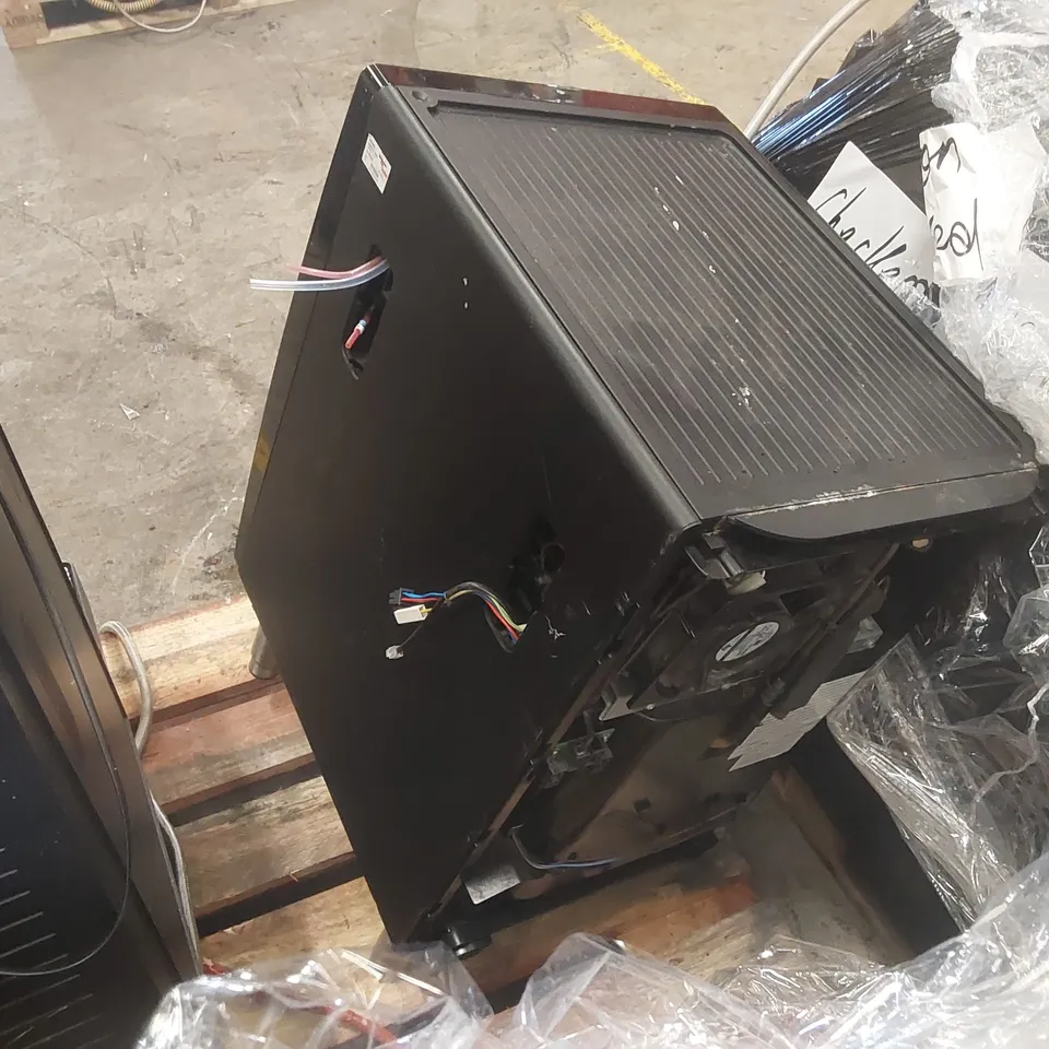 FRANKE A600 COMMERCIAL COFFEE MACHINE WITH MILK CHILLER (2 ITEMS)