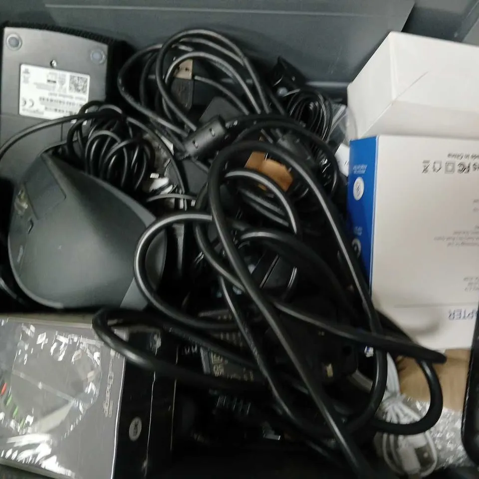 APPROXIMATELY 15 ASSORTED HOUSEHOLD ITEMS TO INCLUDE INGENICO MOVE 5000, SUPER FAST CHARGER, LOGITECH MOUSE, ETC
