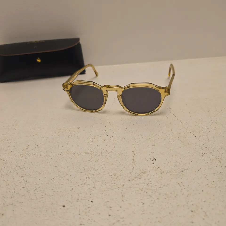 OSCAR DEEN GOLD-TONE SUNGLASSES WITH BLACK HARD CASE